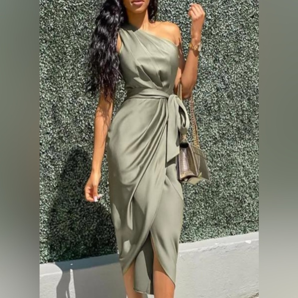 One shoulder ruched slit party dress.